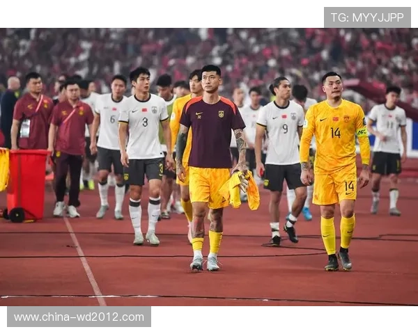 国足主场逆转取胜全场沸腾年轻球员爆发点燃球迷激情 国足主场逆转取胜全场沸腾年轻球员爆发点燃球迷激情