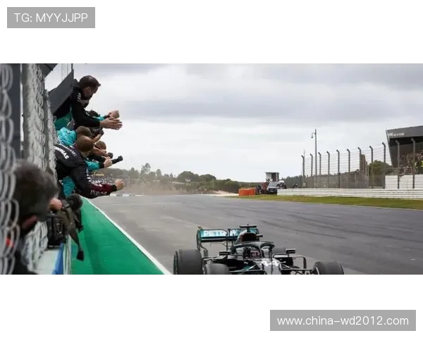 F1赛季新动态:梅赛德斯车队宣布引入新技术提升竞争力 F1赛季新动态:梅赛德斯车队宣布引入新技术提升竞争力