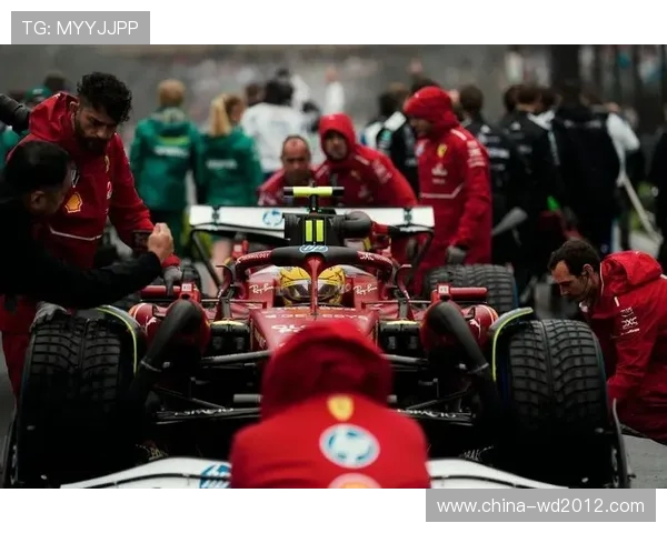 F1新赛季风云再起顶级车队博弈引爆全球车迷热议揭示技术革新与冠军悬念