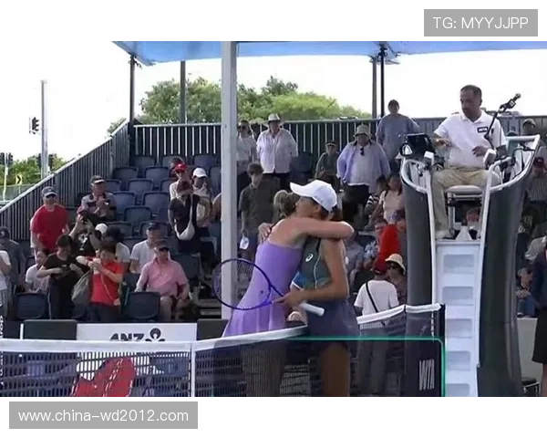 网球赛事风云再起 新一轮全球排名竞争激烈 经典对决引发球迷热议 网球赛事风云再起 新一轮全球排名竞争激烈 经典对决引发球迷热议