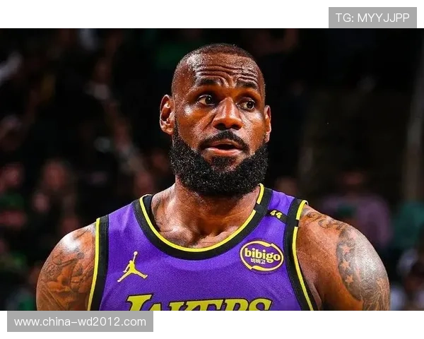 詹姆斯领衔湖人队再度大胜勇士，季后赛形势愈发严峻